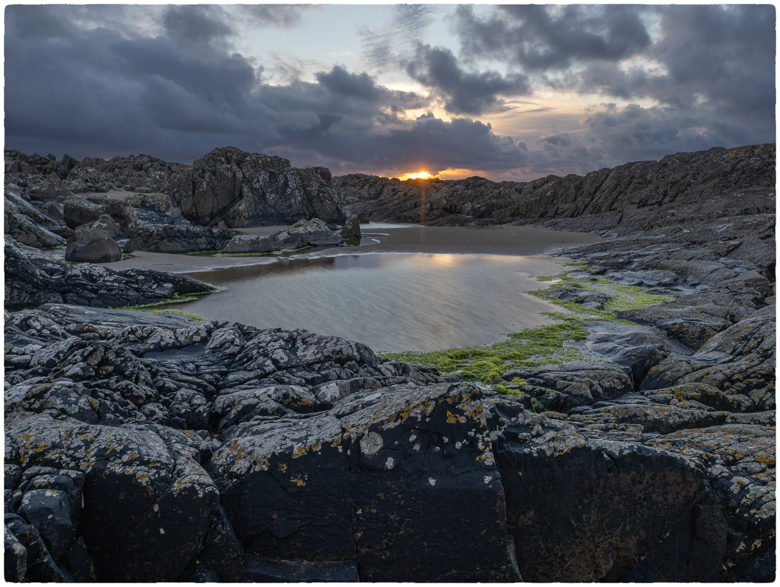 Zonsondergang op Saligo Bay Beach, Islay, Schotland - Gerard Oostermeijer